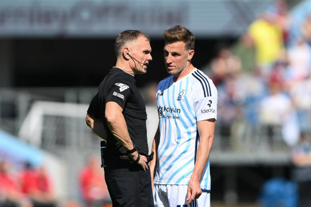 瞩目地战胜 瞩目地战胜