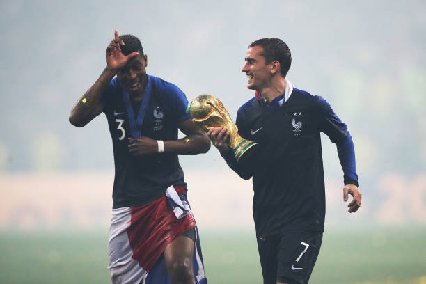 白细条纹衬 白细条纹衬